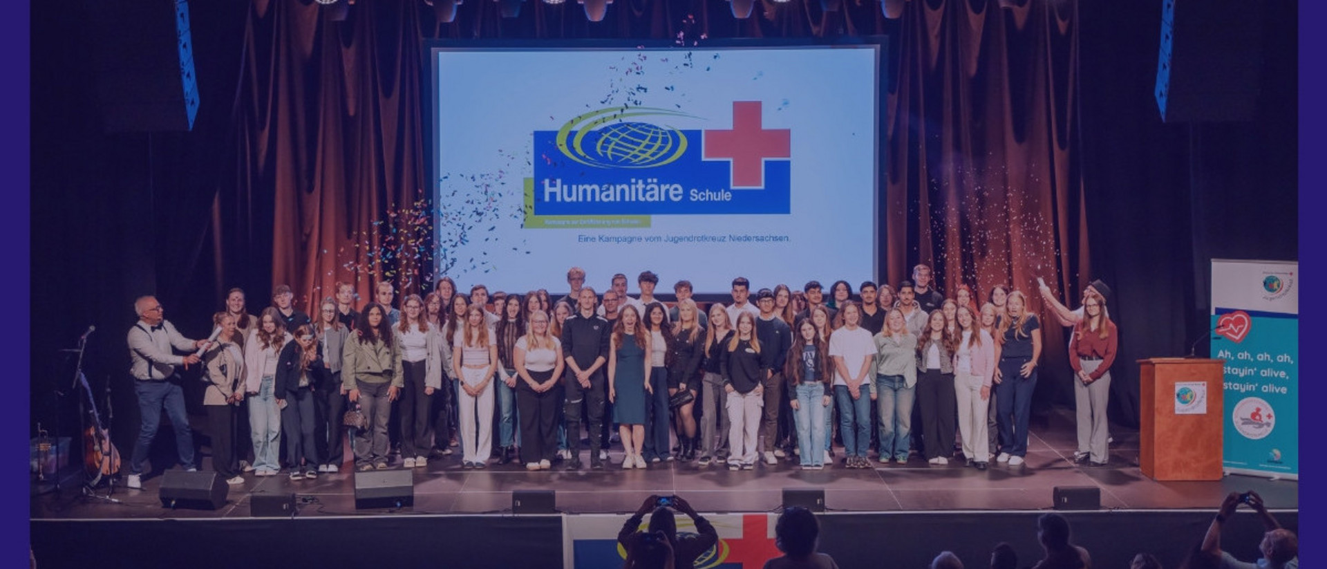 Gruppenfoto auf der Zertifizierungsfeier der Kampagne Humanitäre Schule.